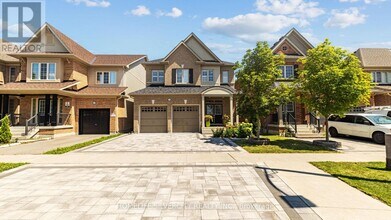 411 Windfields Farm Dr W in Oshawa, ON - Building Photo - Building Photo