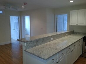 324 Saint Paul St, Unit 6 in Brookline, MA - Building Photo - Building Photo