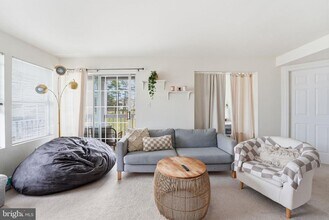 8103 Lacy Dr in Manassas, VA - Building Photo - Building Photo