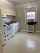 916 Elsinore Pl, Unit 2nd floor apartment in Chester, PA - Building Photo - Building Photo