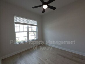 17813 Clairess Ln in Manor, TX - Building Photo - Building Photo