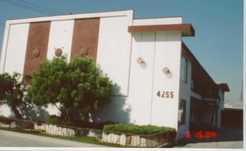 4255 Walnut St in Bell, CA - Building Photo - Building Photo