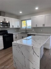 1609 Blue Mountain Dr in Las Vegas, NV - Building Photo - Building Photo
