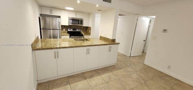 8100 Geneva Ct in Doral, FL - Building Photo - Building Photo