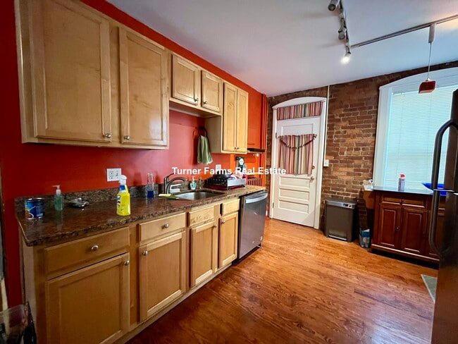 19 Netherlands Rd, Unit 1F in Brookline, MA - Building Photo - Building Photo
