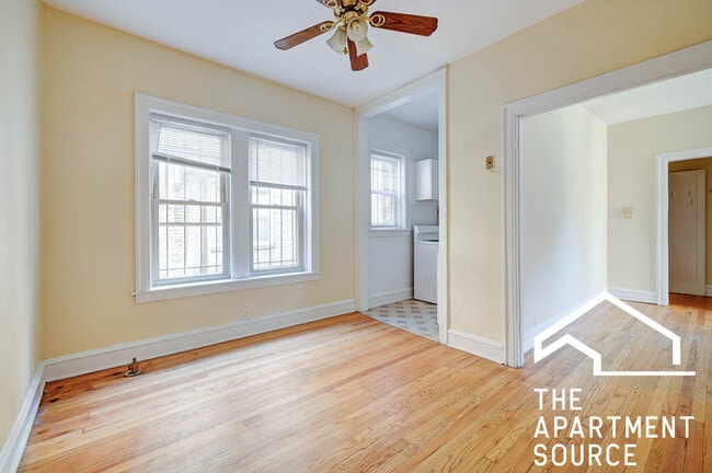 1333 W Touhy Ave, Unit 1E in Chicago, IL - Building Photo - Building Photo