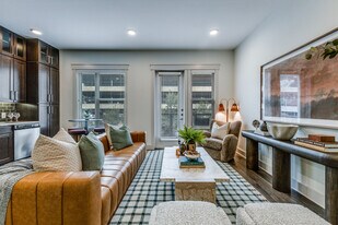 Mirasol Park Lane in Dallas, TX - Building Photo