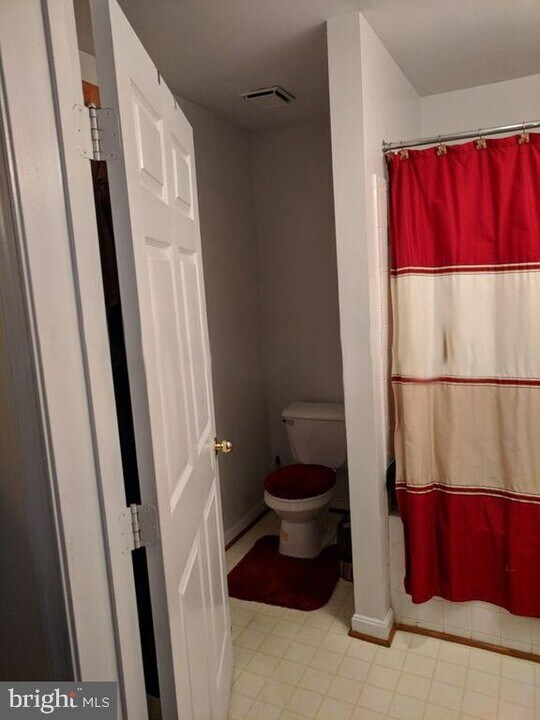 9709 Lake Point Ct-Unit -101 in Upper Marlboro, MD - Building Photo