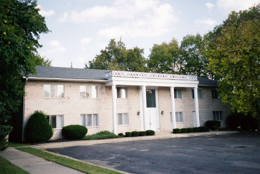 Hillview Court Seniors Apartments in Dayton, OH - Foto de edificio