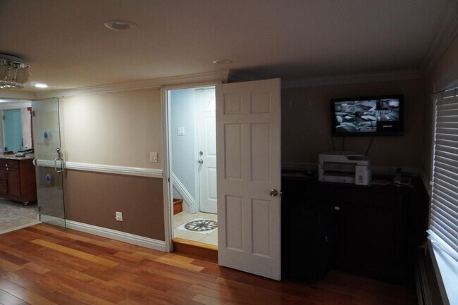 5 S 11th St in New Hyde Park, NY - Foto de edificio - Building Photo