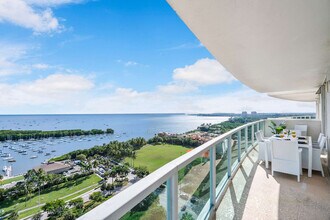 2889 McFarlane Rd in Miami, FL - Building Photo - Building Photo