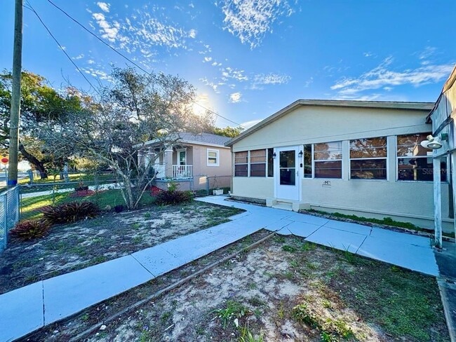 524 E Lime St in Tarpon Springs, FL - Building Photo - Building Photo