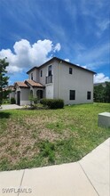 9015 Madrid Cir in Naples, FL - Building Photo - Building Photo