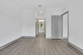 600 NE 14th Ct in Fort Lauderdale, FL - Foto de edificio - Building Photo