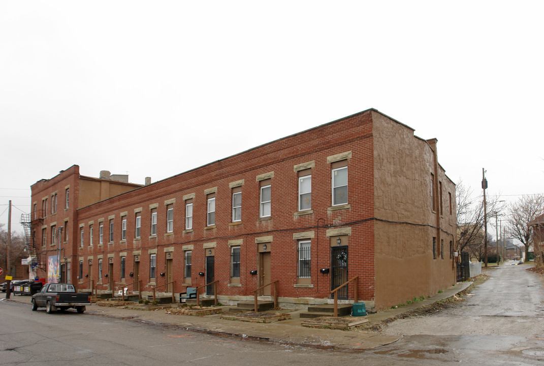 315-327 N Monroe Ave in Columbus, OH - Building Photo