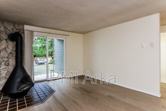 14404 NE 31st St in Bellevue, WA - Building Photo - Building Photo