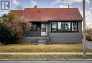 26 Ruskin St in Kingston, ON - Building Photo