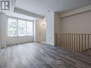 1150 Stroud Ln in Mississauga, ON - Building Photo - Building Photo