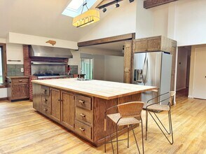 525 Birnamwood Dr in Chapel Hill, NC - Building Photo - Building Photo