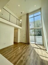 6133 Fountain Ave, Unit 103 in Los Angeles, CA - Building Photo - Building Photo