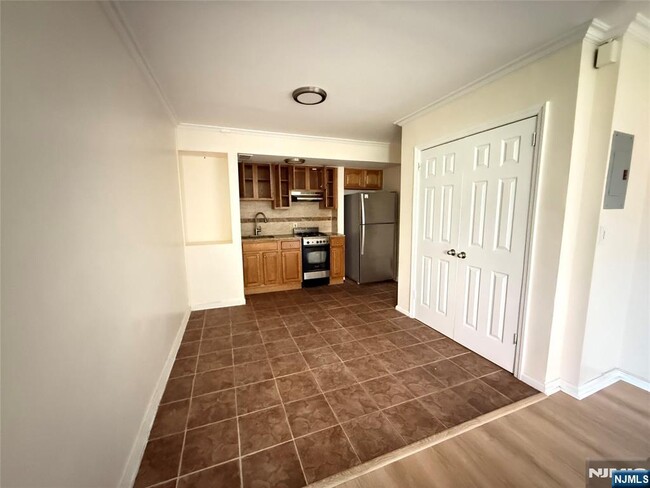 421 Park Ave in Fort Lee, NJ - Building Photo - Building Photo