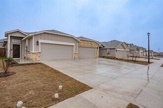 660 Wheatfield Dr in Venus, TX - Building Photo - Building Photo