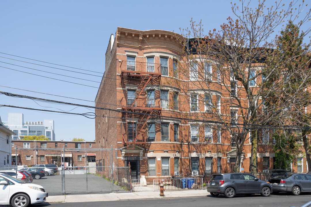 186 Bay 31st Street in Brooklyn, NY - Building Photo