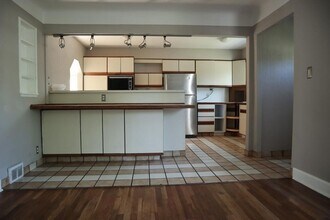 4144 Hinsdale Rd in South Euclid, OH - Building Photo - Building Photo