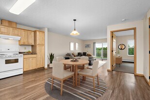 The Ridge Apartments in Minnetonka, MN - Building Photo