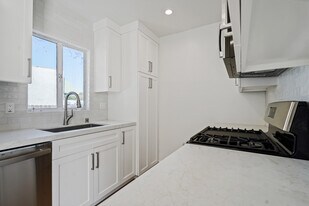 920 Marine St, Unit 2 in Santa Monica, CA - Building Photo