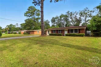 332 Woodley Rd in Savannah, GA - Foto de edificio - Building Photo