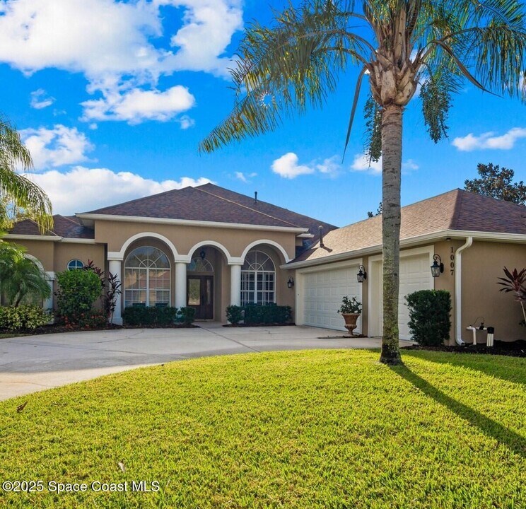 1007 Dowitcher Ct in Rockledge, FL - Building Photo