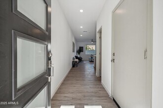 2118 E Voltaire Ave in Phoenix, AZ - Building Photo - Building Photo