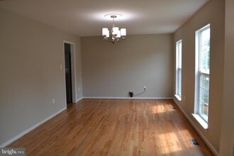 20412 Middlebury St in Ashburn, VA - Building Photo - Building Photo