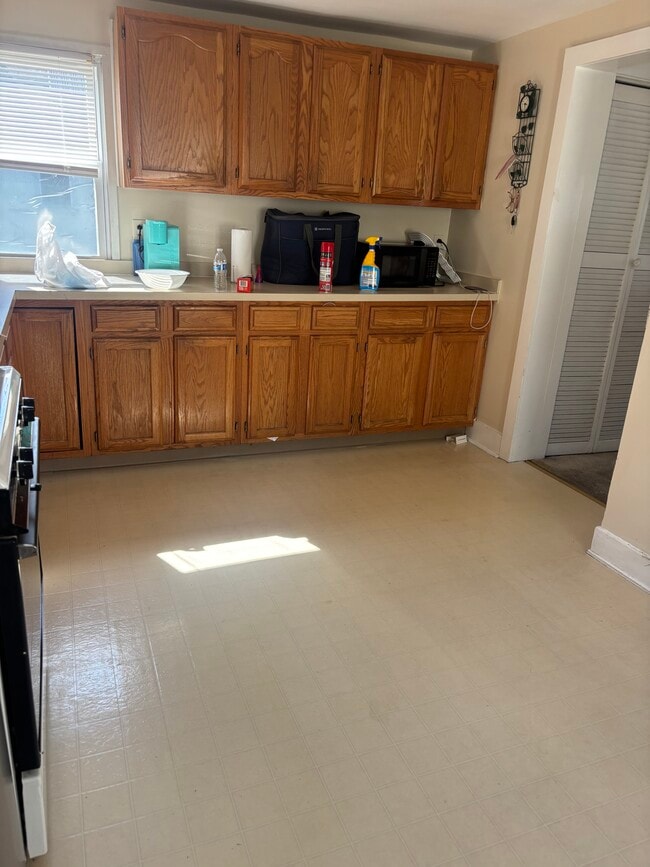 13 Anderson St, Unit 2 in Raritan, NJ - Foto de edificio - Building Photo