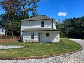 5952 Moon Dr in Lula, GA - Building Photo