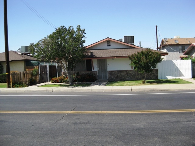 816 30th St in Bakersfield, CA - Foto de edificio