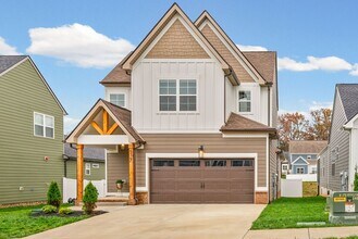 579 Centre St in Pleasant View, TN - Building Photo - Building Photo