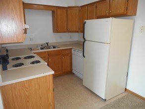 3425 Queen Dr SW-Unit -3425-5 in Cedar Rapids, IA - Foto de edificio - Building Photo