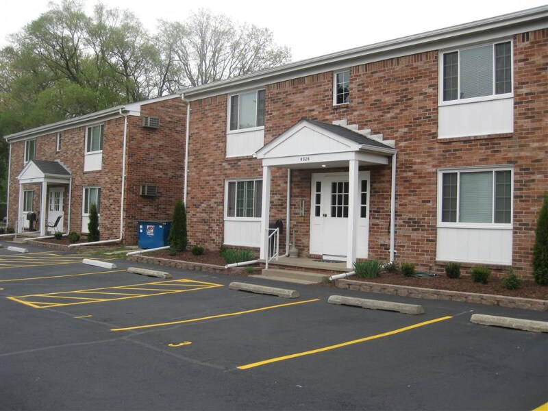 4030 Elmhurst Rd in Toledo, OH - Foto de edificio