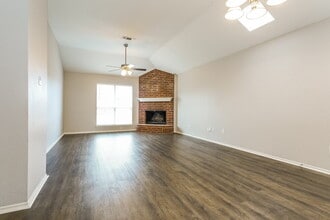 900 Springfield Dr in Cedar Hill, TX - Building Photo - Building Photo