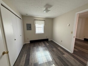 4230 Harmont Ave NE in Canton, OH - Foto de edificio - Building Photo