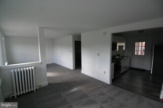 215 W Lancaster Ave in Downingtown, PA - Building Photo - Building Photo