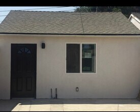 6271 Saloma Ave in Los Angeles, CA - Building Photo - Building Photo
