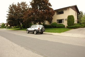 Adams Court Apartments in Spokane, WA - Foto de edificio - Building Photo