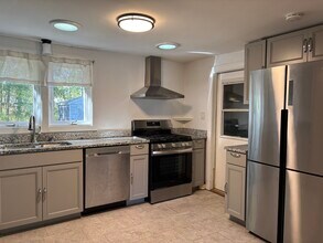 5 Ocean House Rd in Cape Elizabeth, ME - Building Photo - Building Photo