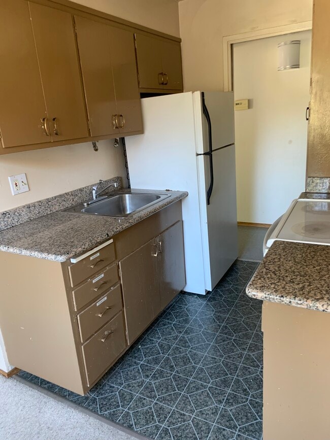 2533 Hillegass Ave in Berkeley, CA - Building Photo - Building Photo