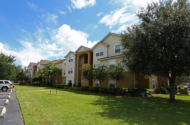 Tower Point Apartments in Lake Wales, FL - Foto de edificio - Building Photo