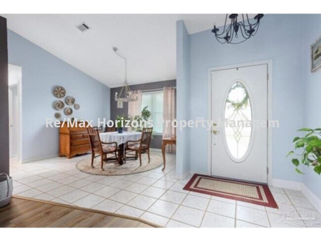 2080 Winners Cir in Gonzalez, FL - Building Photo - Building Photo