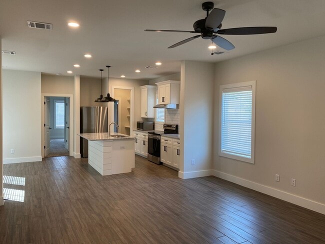 205 Sterling St in College Station, TX - Building Photo - Building Photo